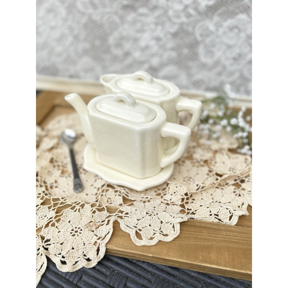 2001 RESTORATION HARDWARE CREAM   STONEWARE TEA FOR TWO TEAPOTS SET WITH TRIVET